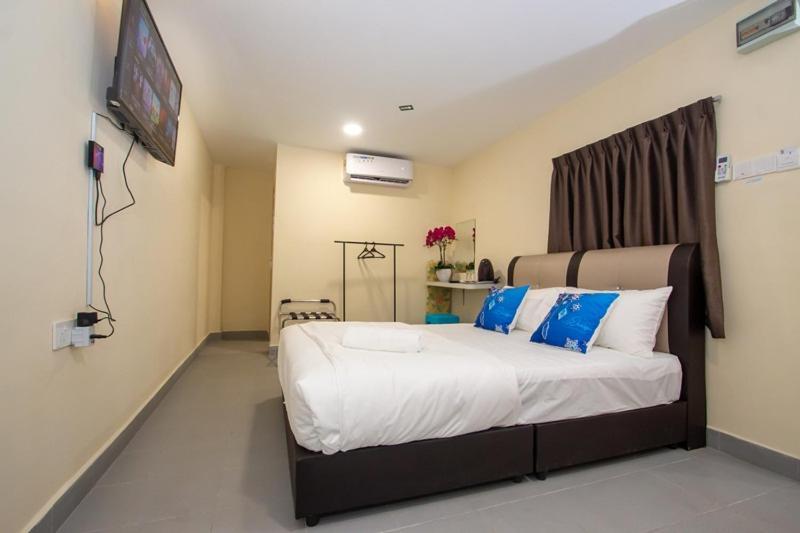 Southern Tip Hotel Pontian Kecil Exterior foto