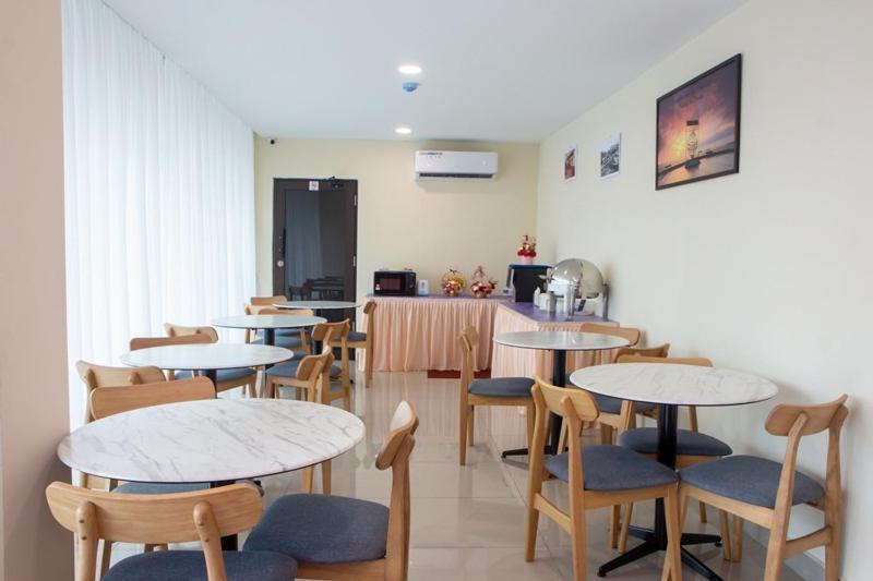 Southern Tip Hotel Pontian Kecil Exterior foto